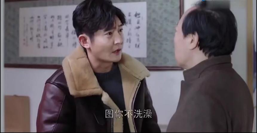 特朗普家族如何利用TRUMP代币操控加密市场并引发政治争议？